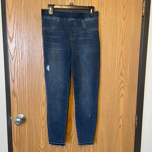 Spanx Distressed Ankle Skinny Jeans Medium Wash Pull On Raw Hem Fray Size Medium - Picture 3 of 11